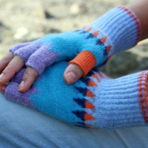 Stylish Eribé fingerless gloves with multicolor pattern and soft texture