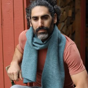 Stylish green ERIBÉ men’s scarf made of premium wool
