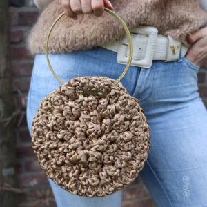 Handgemaakte gehaakte gouden clutch tas van satijn, elegant en compact voor feestelijke gelegenheden